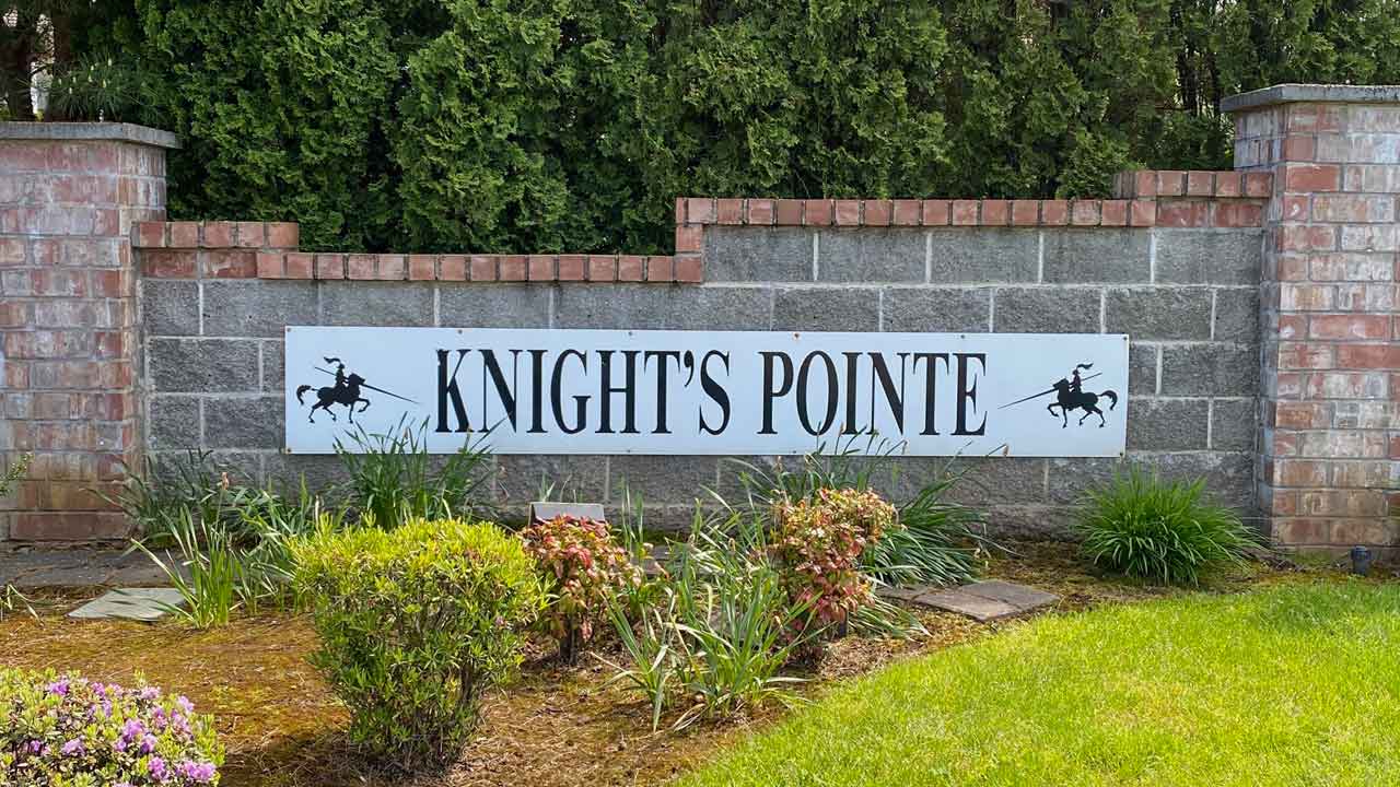 Knight's Pointe Sign